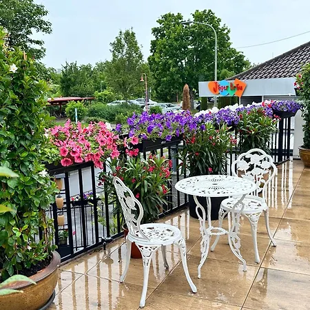 Hotell Gaestehaus Linh *