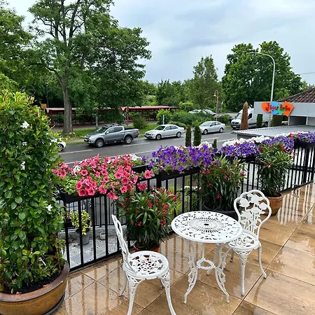 Gaestehaus Linh 호텔 에덴코벤