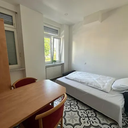 Gaestehaus Linh Hotell Edenkoben