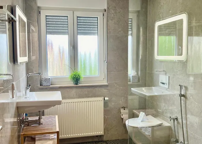 Hotel Gaestehaus Linh *