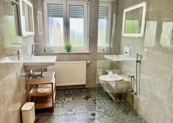 Gaestehaus Linh 호텔 에덴코벤