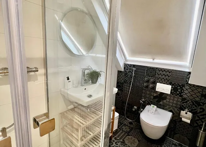 Hotel Gaestehaus Linh *